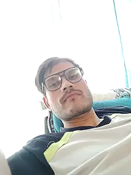 kai101010 – webcam model profile photo Image 3