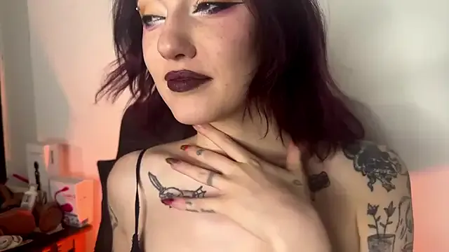 zui_lu – webcam model profile photo Image 6