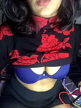 roouse – webcam model profile photo Image 4