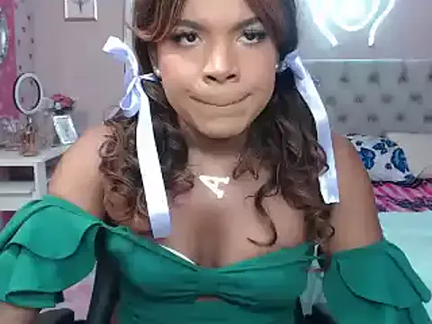  – webcam model profile photo Image 5