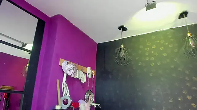  – webcam model profile photo Image 7
