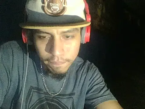 roouse – webcam model profile photo Image 5