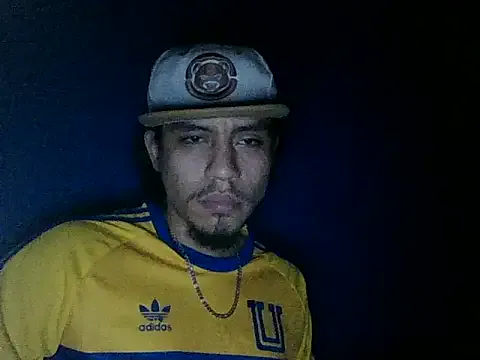 roouse – webcam model profile photo Image 6