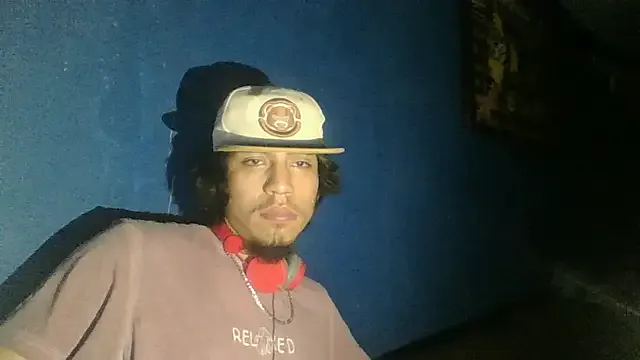 roouse – webcam model profile photo Image 7