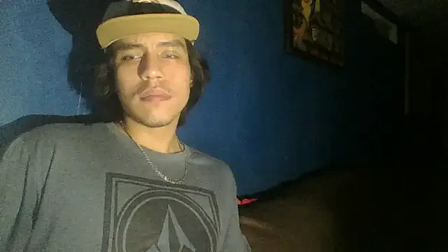 roouse – webcam model profile photo Image 8