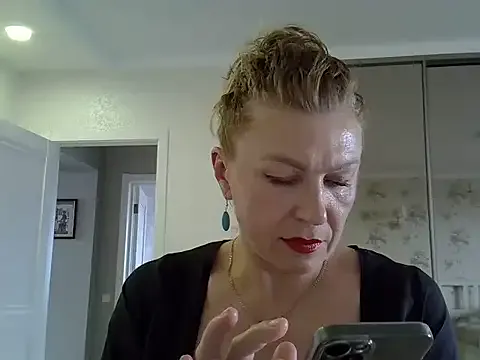 SUI-Strong – webcam model profile photo Image 5