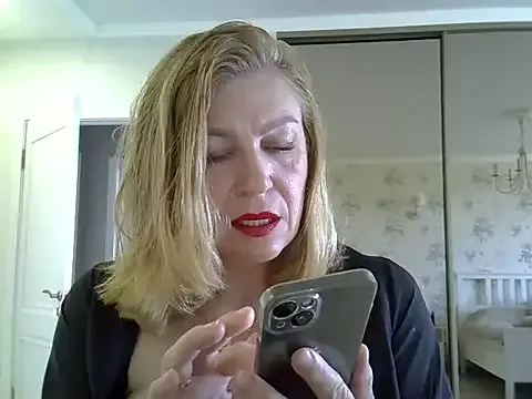 SUI-Strong – webcam model profile photo Image 7