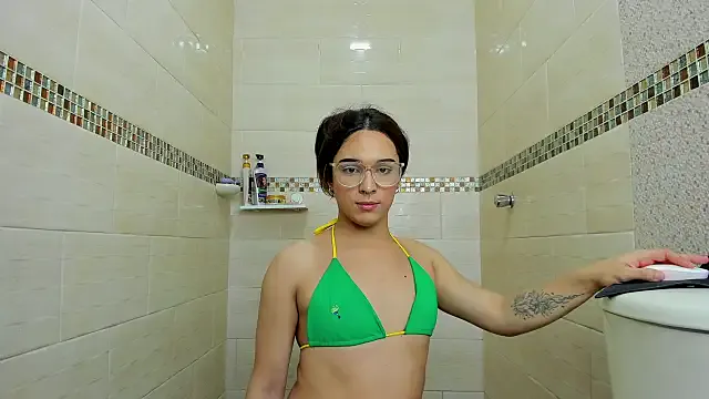  – webcam model profile photo Image 6