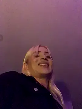 school_ch – webcam model profile photo Image 2