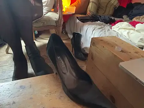 roouse – webcam model profile photo Image 12