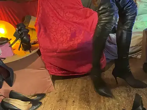 roouse – webcam model profile photo Image 15