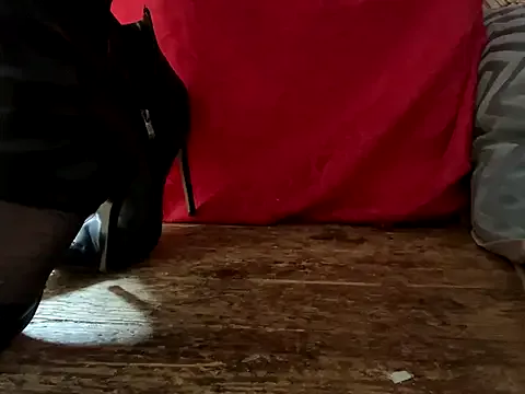 roouse – webcam model profile photo Image 16