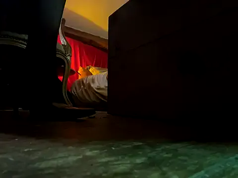 roouse – webcam model profile photo Image 2