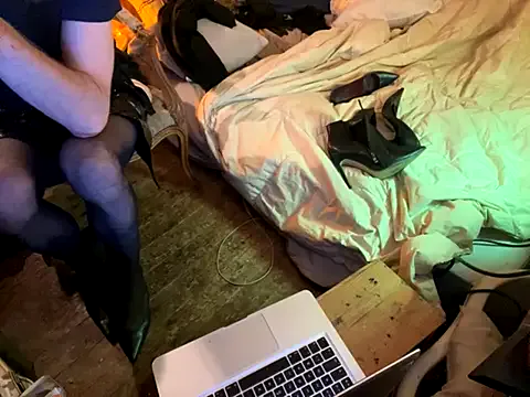 roouse – webcam model profile photo Image 8