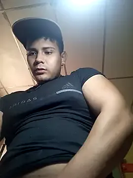 roouse – webcam model profile photo Image 9