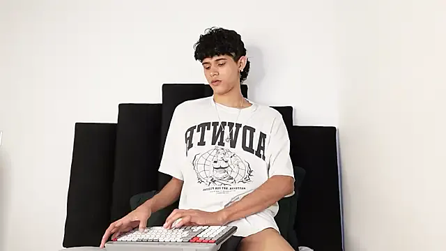 – webcam model profile photo Image 3