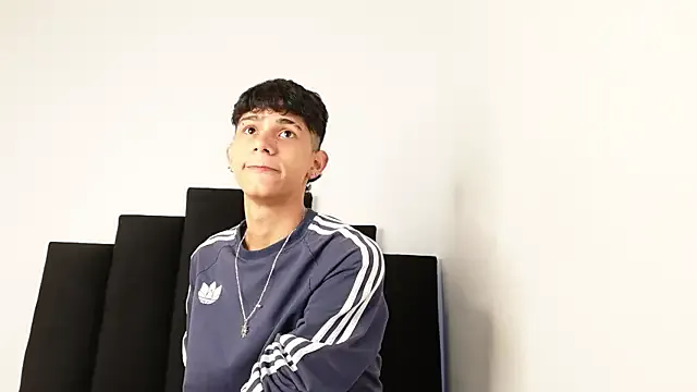 zui_lu – webcam model profile photo Image 7