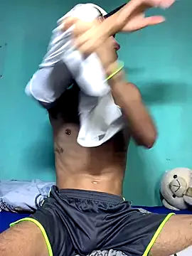 zui_lu – webcam model profile photo Image 3