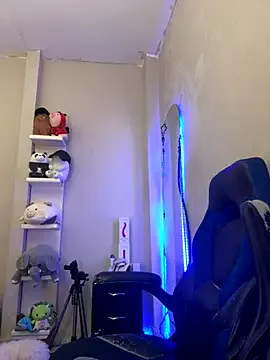 roouse – webcam model profile photo Image 14