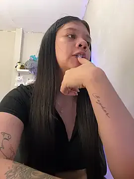 roouse – webcam model profile photo Image 3