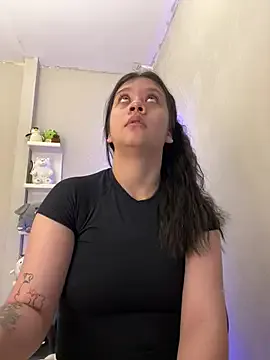 roouse – webcam model profile photo Image 6