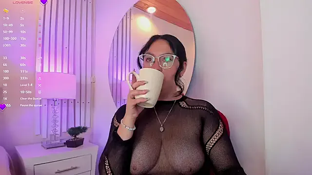 NaiomiLane – webcam model profile photo Image 8