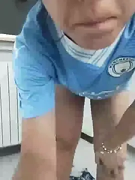 roouse – webcam model profile photo Image 10