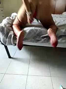 roouse – webcam model profile photo Image 5