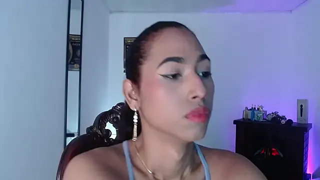 Awesomelusty – webcam model profile photo Image 12