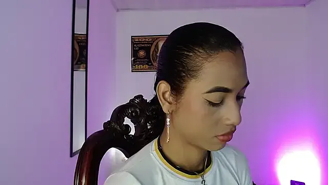 Awesomelusty – webcam model profile photo Image 17