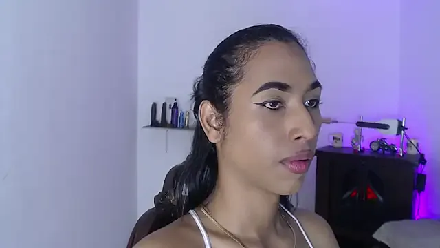 Awesomelusty – webcam model profile photo Image 4