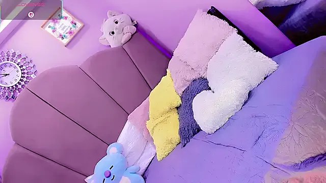 Yui-Ch – webcam model profile photo Image 5