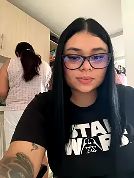 roouse – webcam model profile photo Image 14