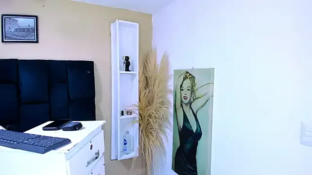 maataaan – webcam model profile photo Image 15