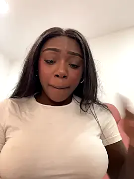 oypo – webcam model profile photo Image 10