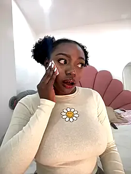 oypo – webcam model profile photo Image 12