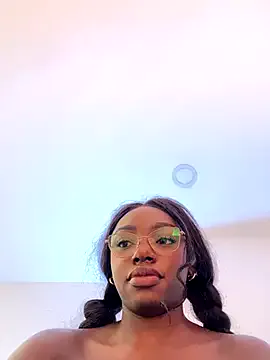 oypo – webcam model profile photo Image 7