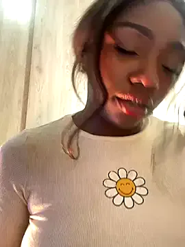 oypo – webcam model profile photo Image 9