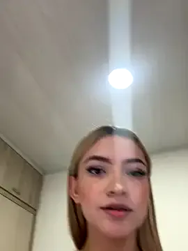 GouGou-111 – webcam model profile photo Image 9