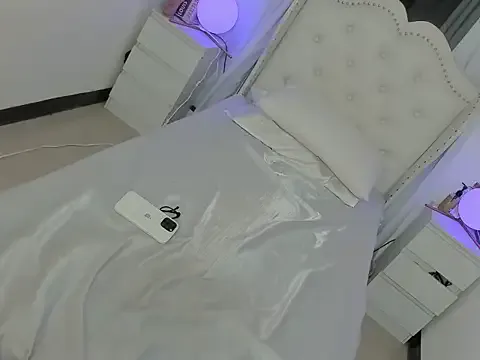 hina_porn – webcam model profile photo Image 7