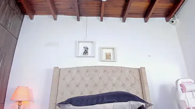 zui_lu – webcam model profile photo Image 13