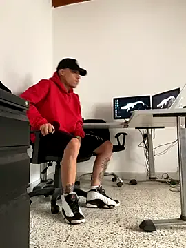 DominantAlex18 – webcam model profile photo Image 8