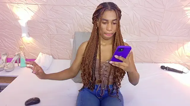 HaleyLyon – webcam model profile photo Image 2