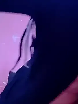 roouse – webcam model profile photo Image 17