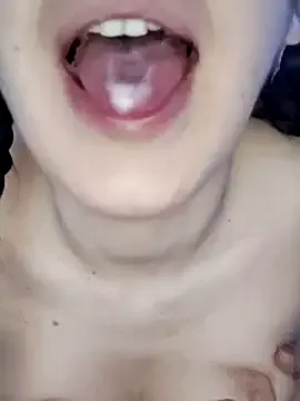 roouse – webcam model profile photo Image 5