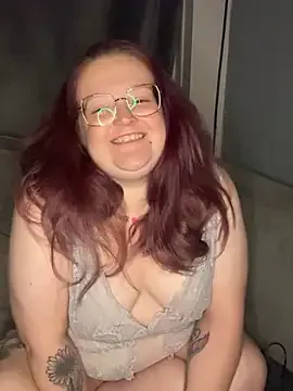 Bella – webcam model profile photo Image 2