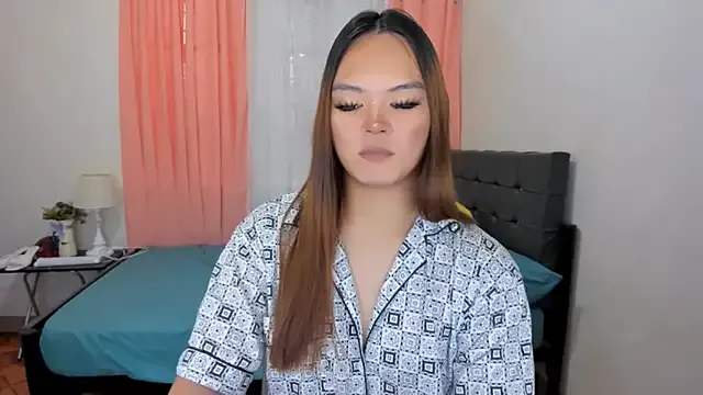 roouse – webcam model profile photo Image 2