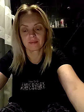 hina_porn – webcam model profile photo Image 3