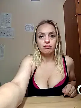 hina_porn – webcam model profile photo Image 4
