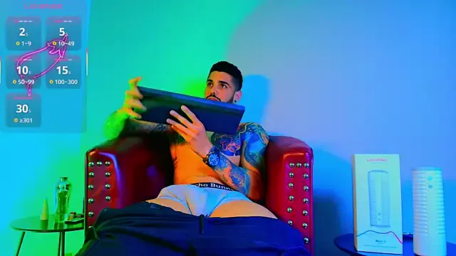 zui_lu – webcam model profile photo Image 6